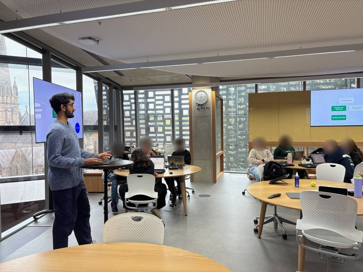 Noah facilitating a Findings & Synthesis session, with the steps from guiding questions to a refined challenge on screen.